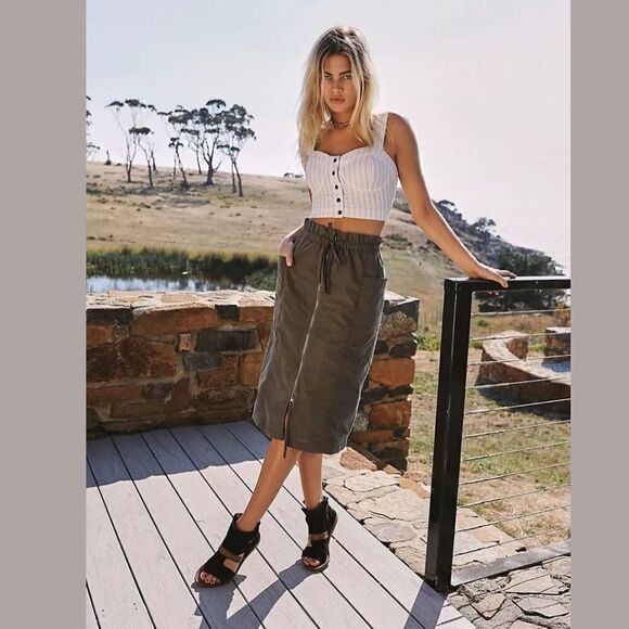 NEW FREE PEOPLE JUST THE GIRL UTILITY MIDI SKIRT - Picture 1 of 2